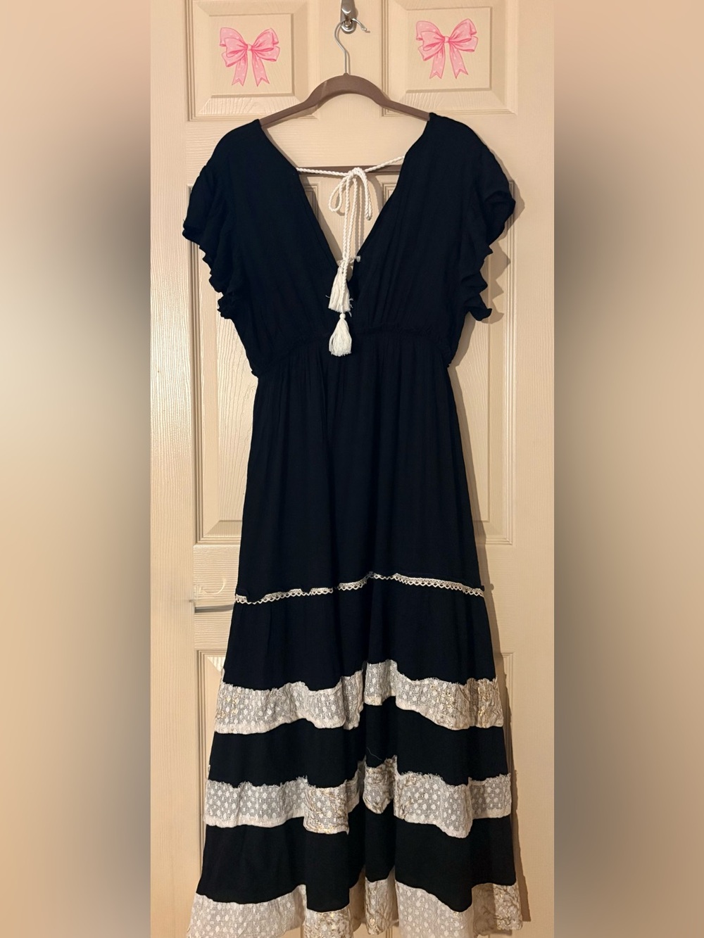 POL Patched Embroidered Sequin Maxi Dress Black Cream Tassel Tie Size Large New - Picture 8 of 8